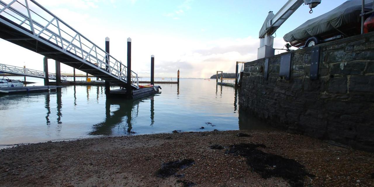 Seafarer'S View - 6 Bedroom Townhouse In Cowes, Parking & Seaviews. Cowes  Kültér fotó