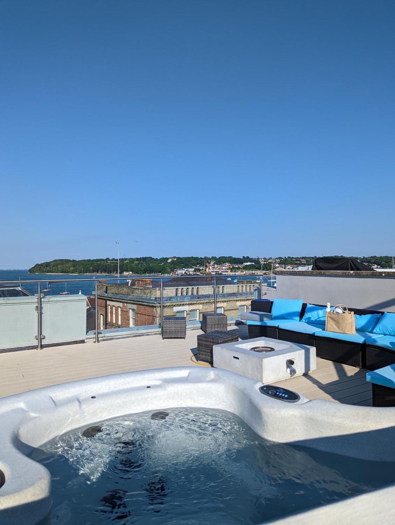Seafarer'S View - 6 Bedroom Townhouse In Cowes, Parking & Seaviews. Cowes  Kültér fotó